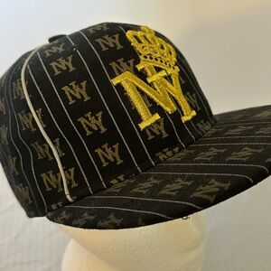 “Kings of New York” Yankees straight bill fitted hat.